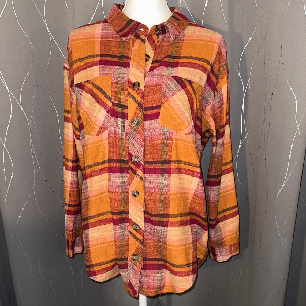 👙Maurices Women’s Medium Warm Red and Orange Plaid Shirt